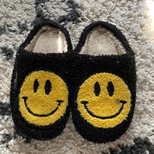 Trendy smiley face slippers